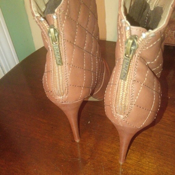 NEW MICHAEL ANTONIO 9M CARAMEL ZIPPER STILETTO BOOTIES - Picture 7 of 8